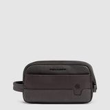 PIQUADRO beauty case in tessuto riciclato Marrone