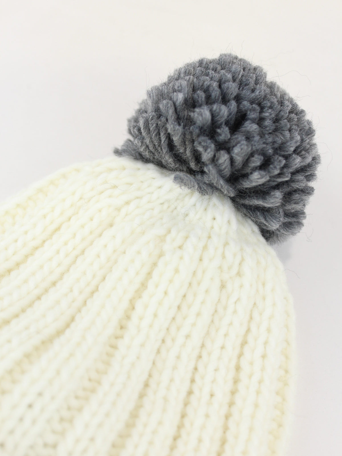 cappellino con pom pon 53000069N 3RZ 01 COLMAR 