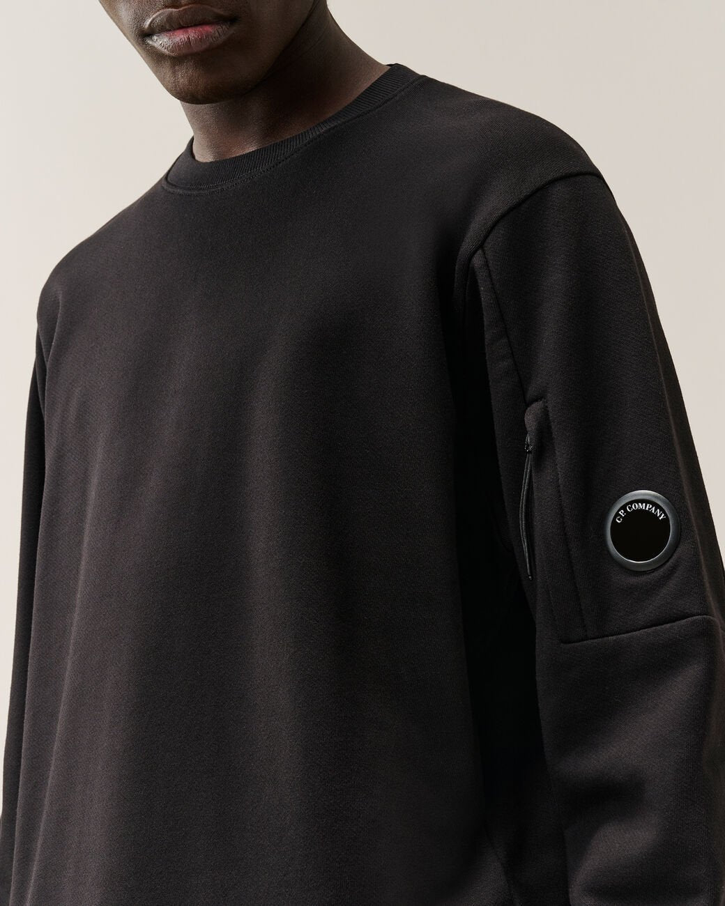 felpa con lente iconica RCCMSS713A 005086W 999 BLACK CP COMPANY 