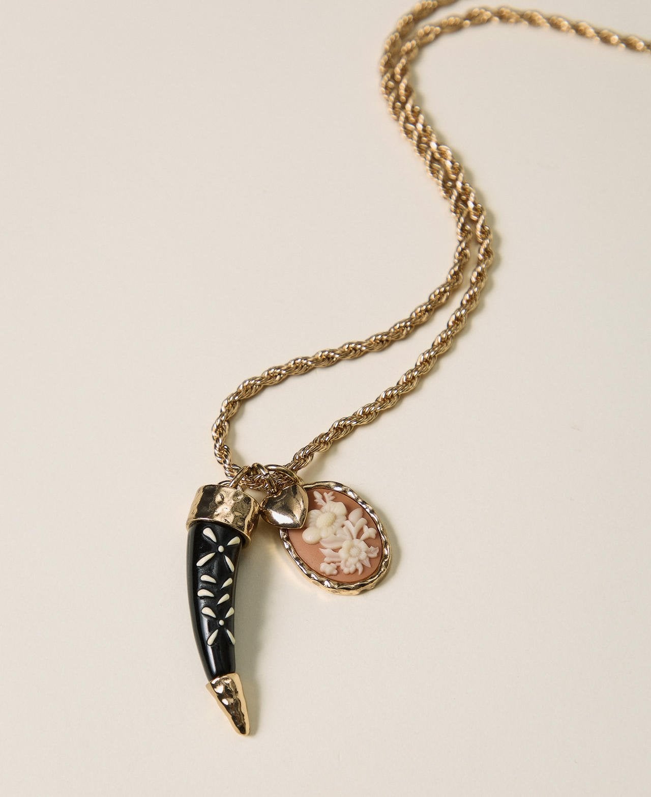 collana lunga con pendeti 262TO5340 13015 TWINSET 