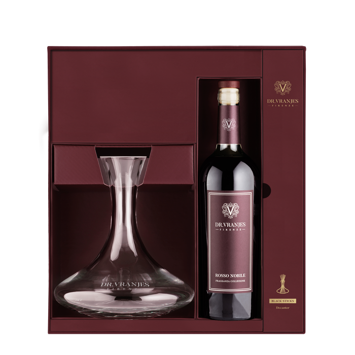 decanter rosso nobile e bottiglia bordolese