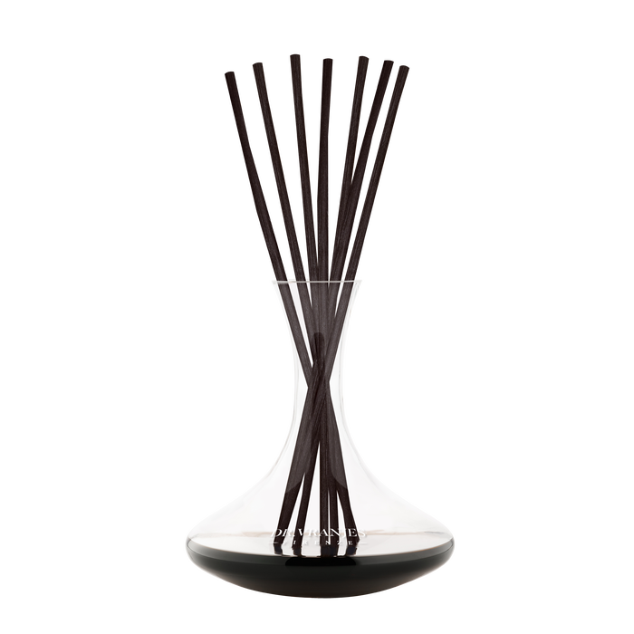 decanter rosso nobile e bottiglia bordolese