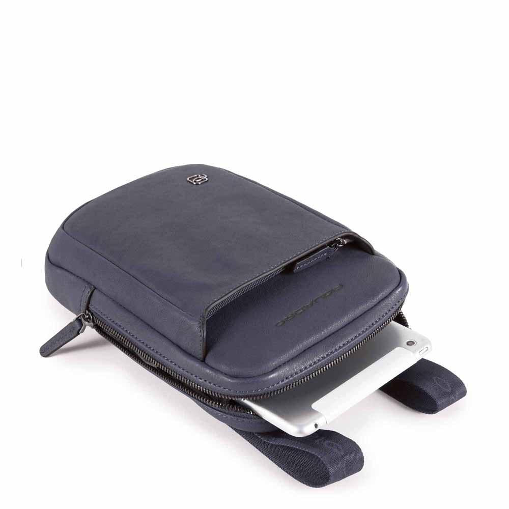 borsello piccolo con tracolla CA3084B3 BLU4 PIQUADRO 