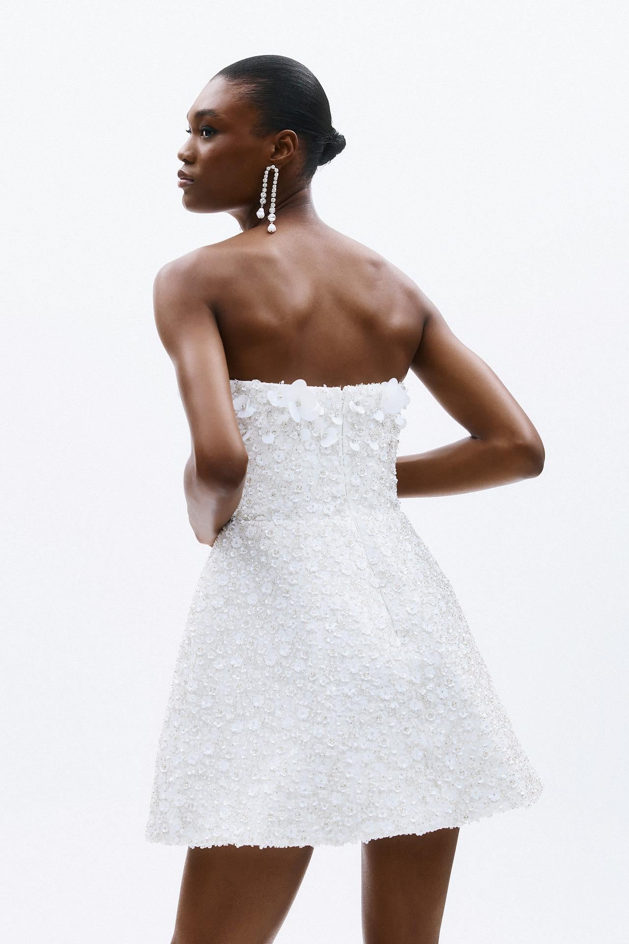 abito corto con applicazioni A4860 WHITE ALLURE 