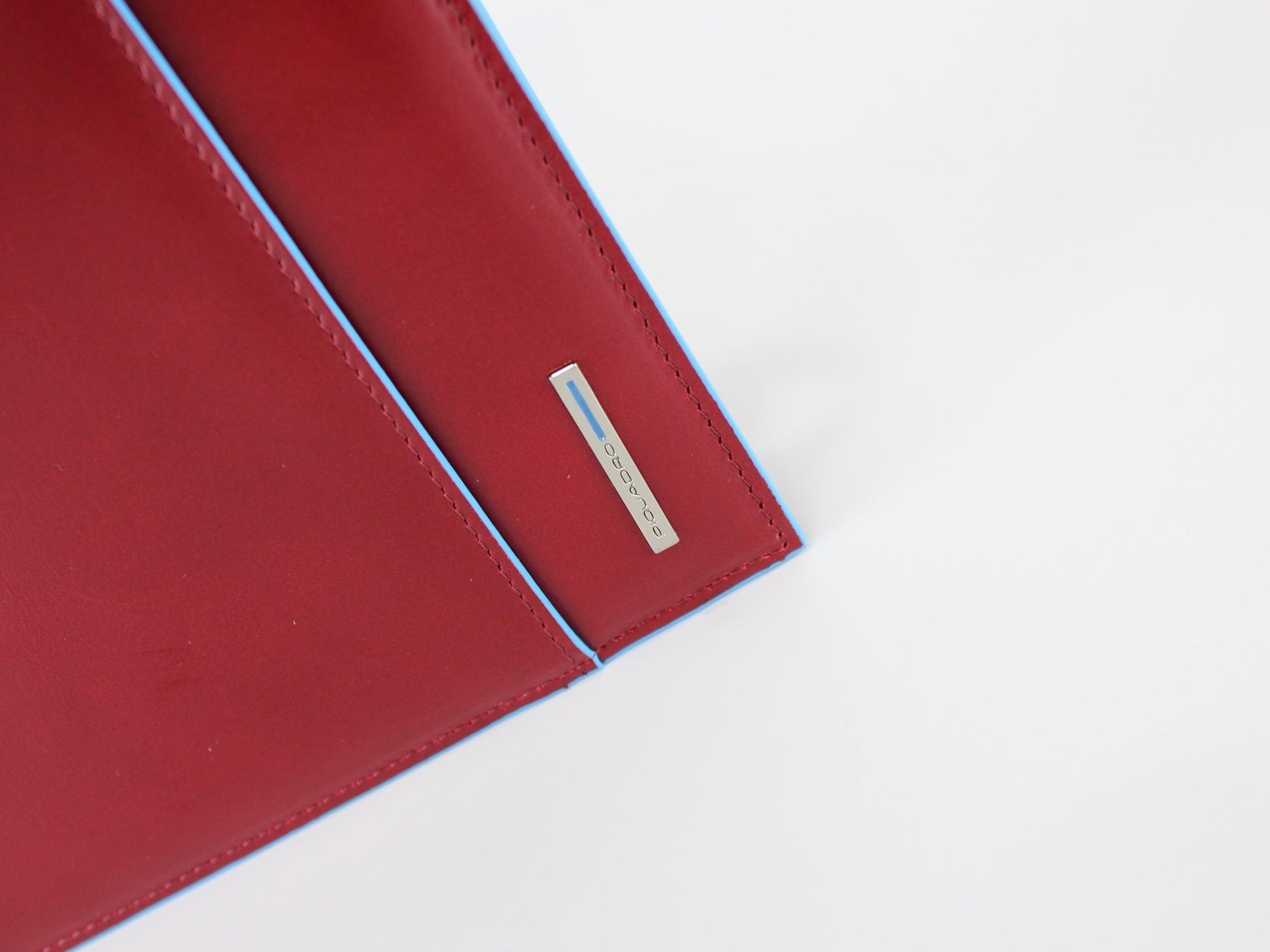 agenda giornaliera in pelle liscia AG1148B2 R PIQUADRO 