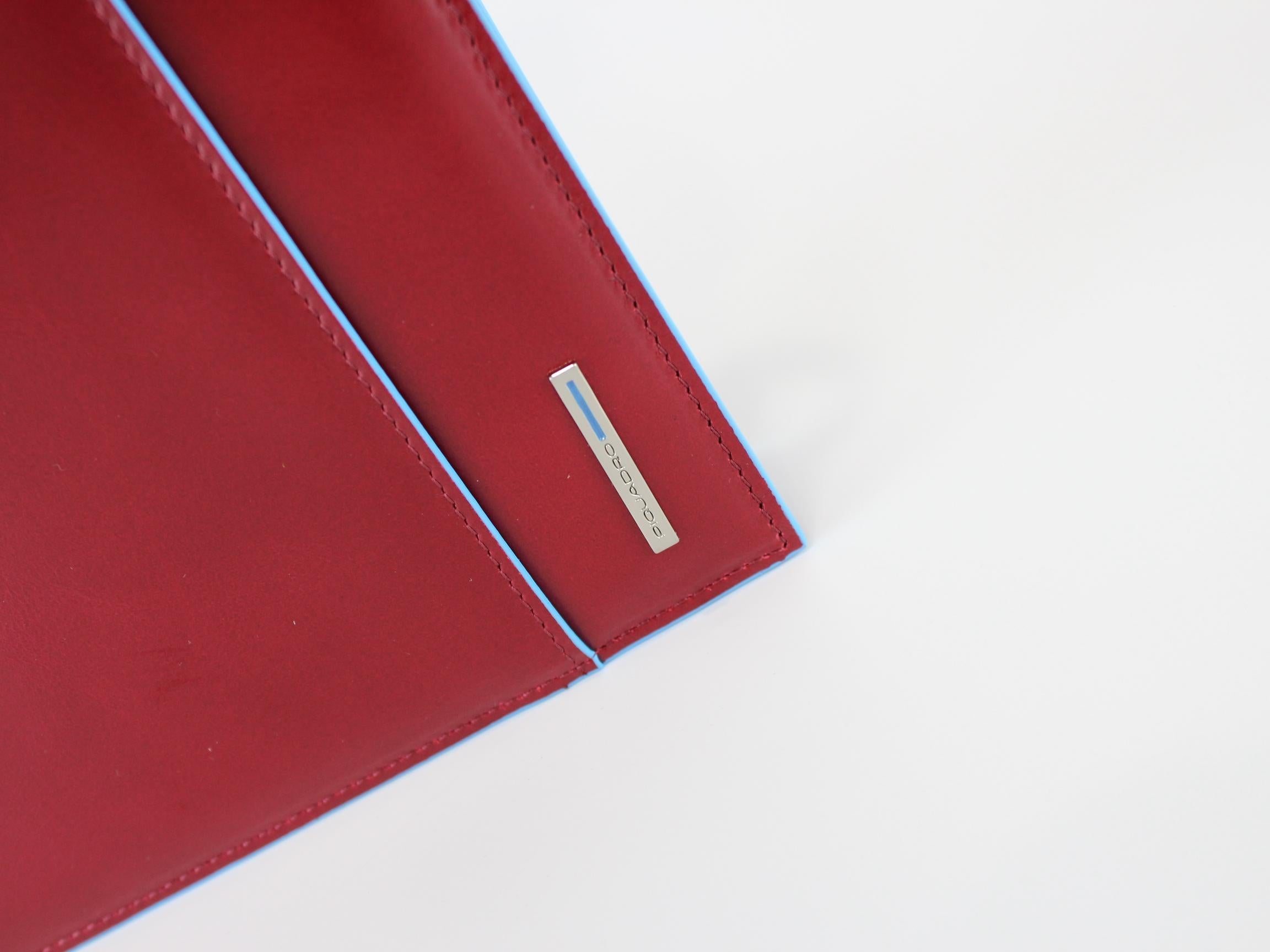 agenda giornaliera in pelle liscia AG1148B2 R PIQUADRO 