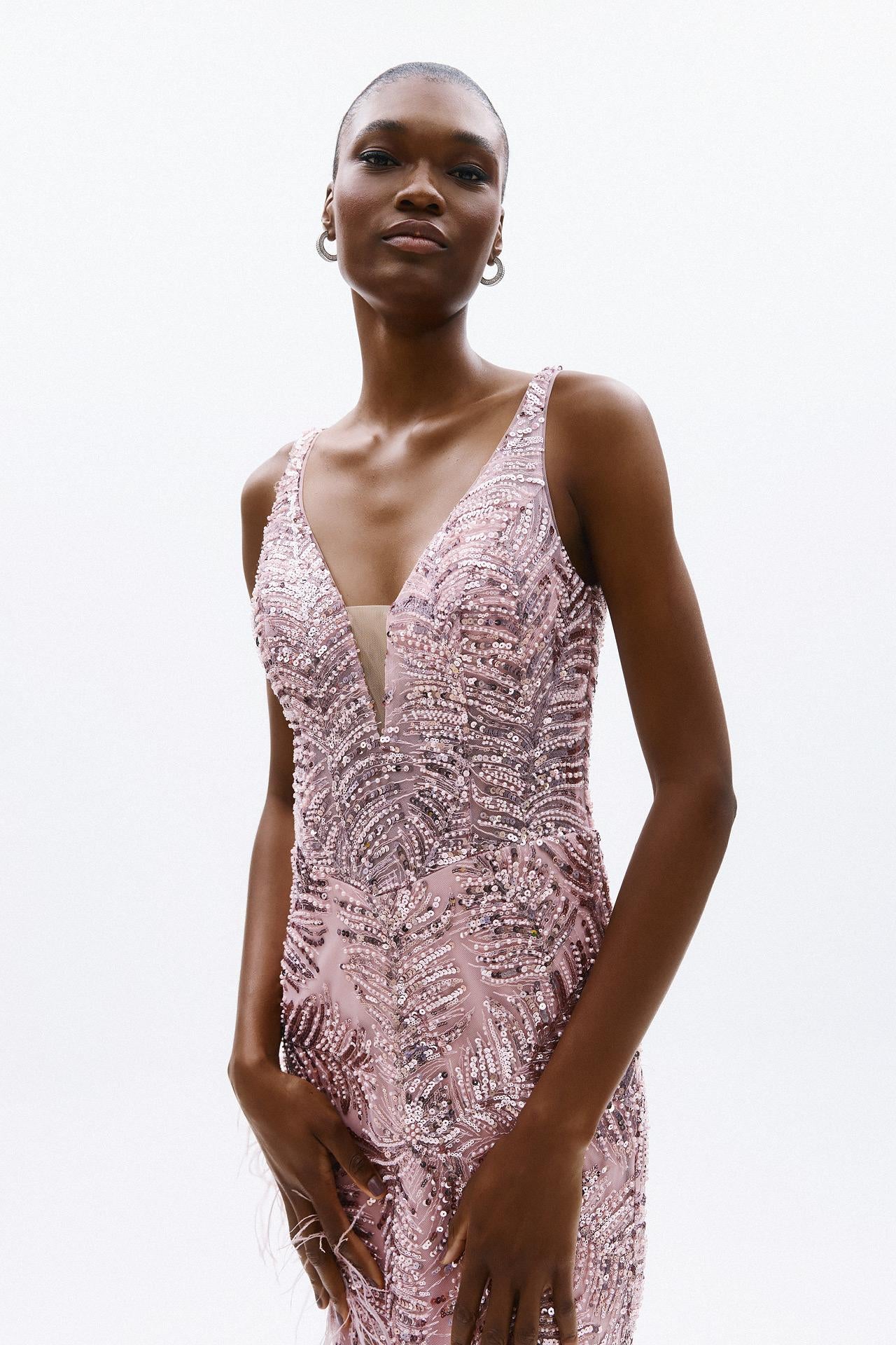 abito elegante con piume e pailettes A4715 DUSTY PINK ALLURE 
