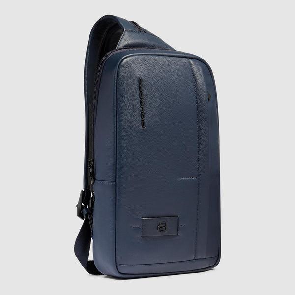 zaino monospalla in pelle CA6764W137 BLU PIQUADRO 