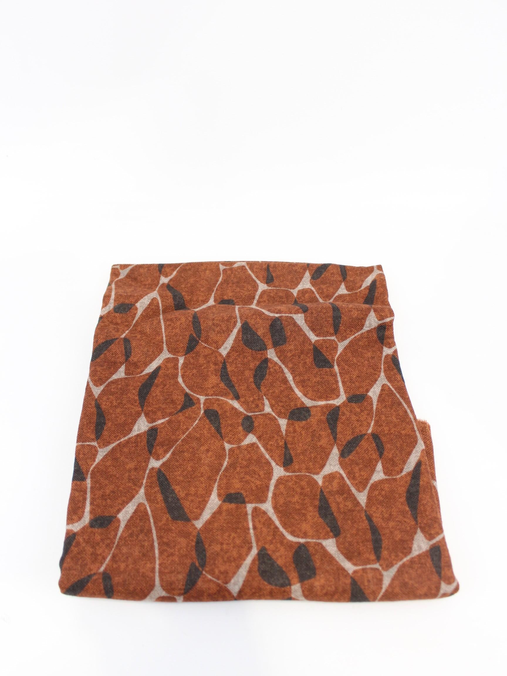 sciarpa in tono marrone SC184-02232232 04 GIERRE MILANO 