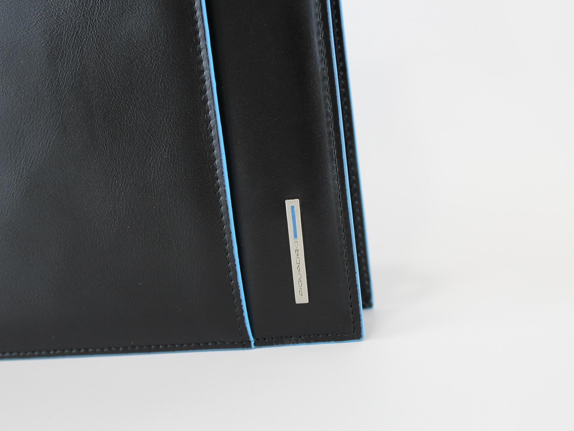 agenda giornaliera in pelle liscia AG1148B2 N PIQUADRO 