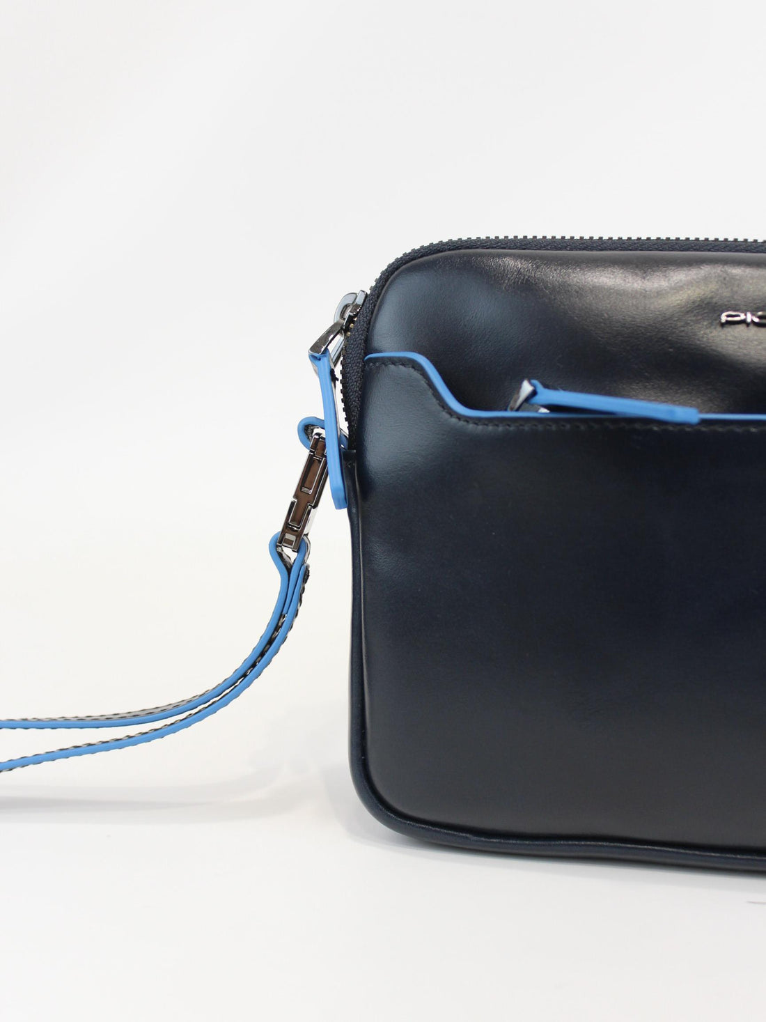 pochette linea b2 AC5946B2R BLU2 PIQUADRO 