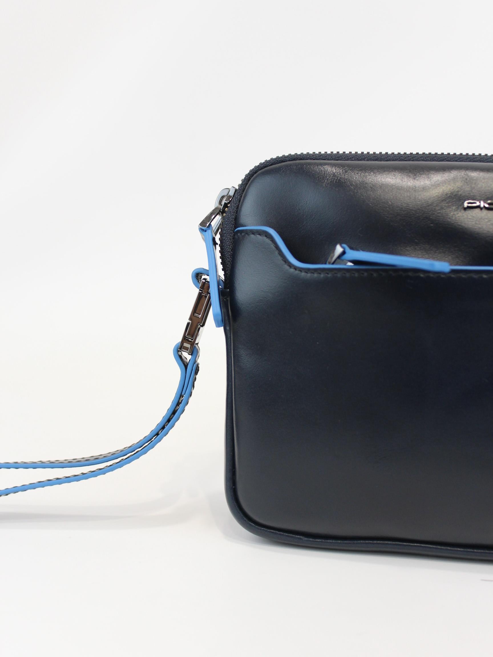 pochette linea b2 AC5946B2R BLU2 PIQUADRO 
