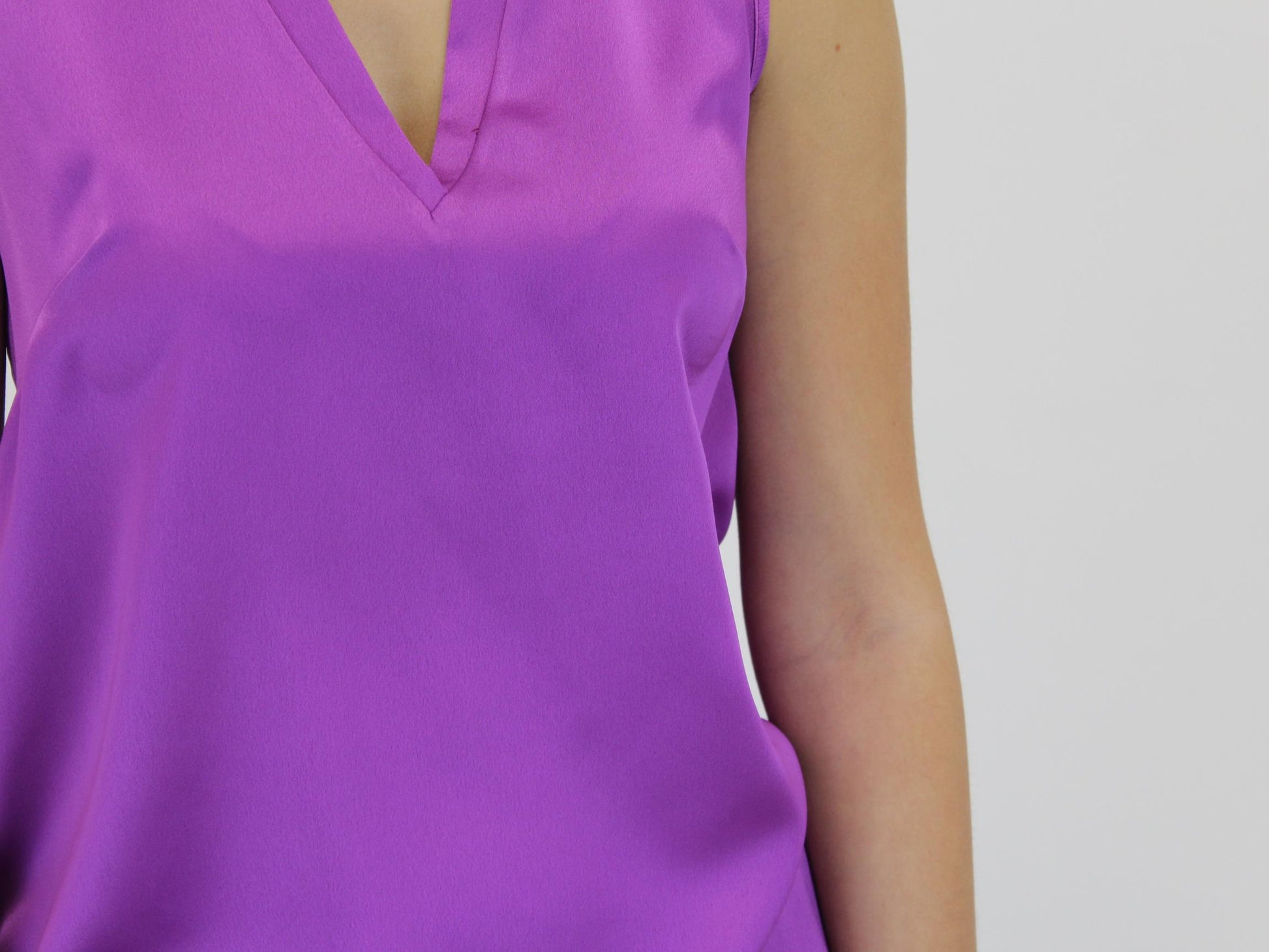 Top con scollo a V H.M2548.3441 GRAPE HANITA 