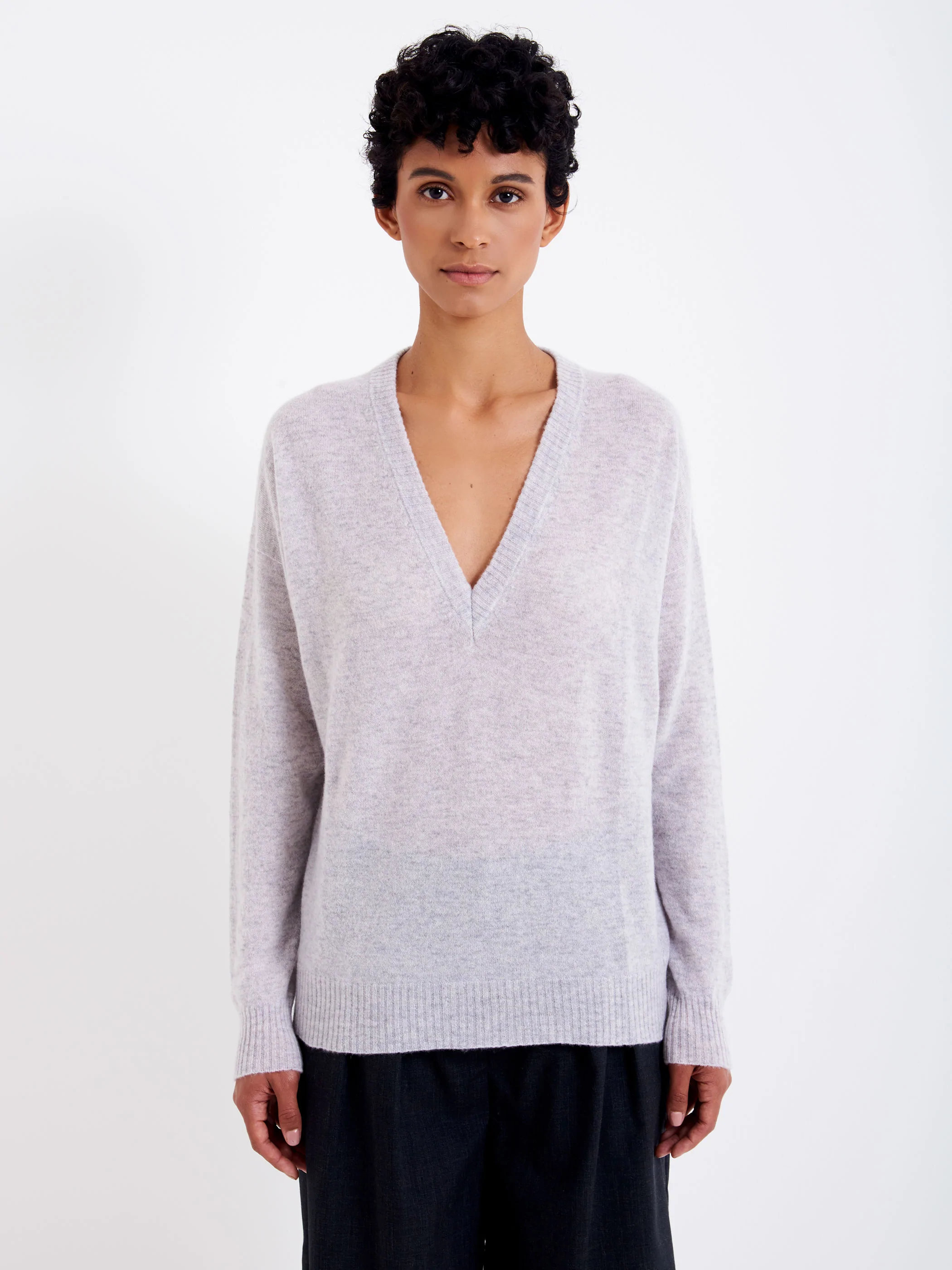 Maglione scollo a V 22022Z GRIGIO VICOLO 