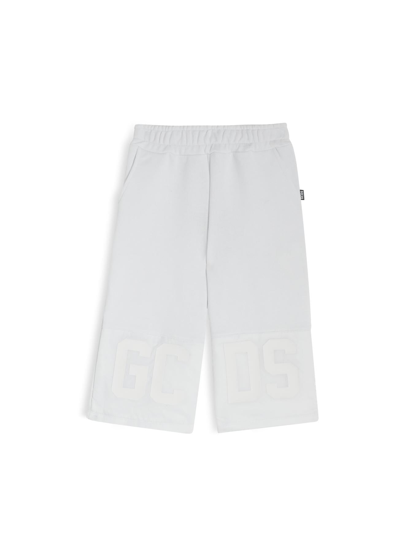 bermuda con logo al fondo ZOUJQL599F004 100A GCDS 