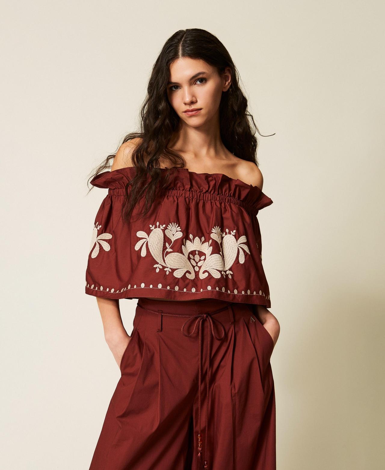 top in popeline con ricami scollo 261AT2042 00260 TWINSET ACTITUDE 