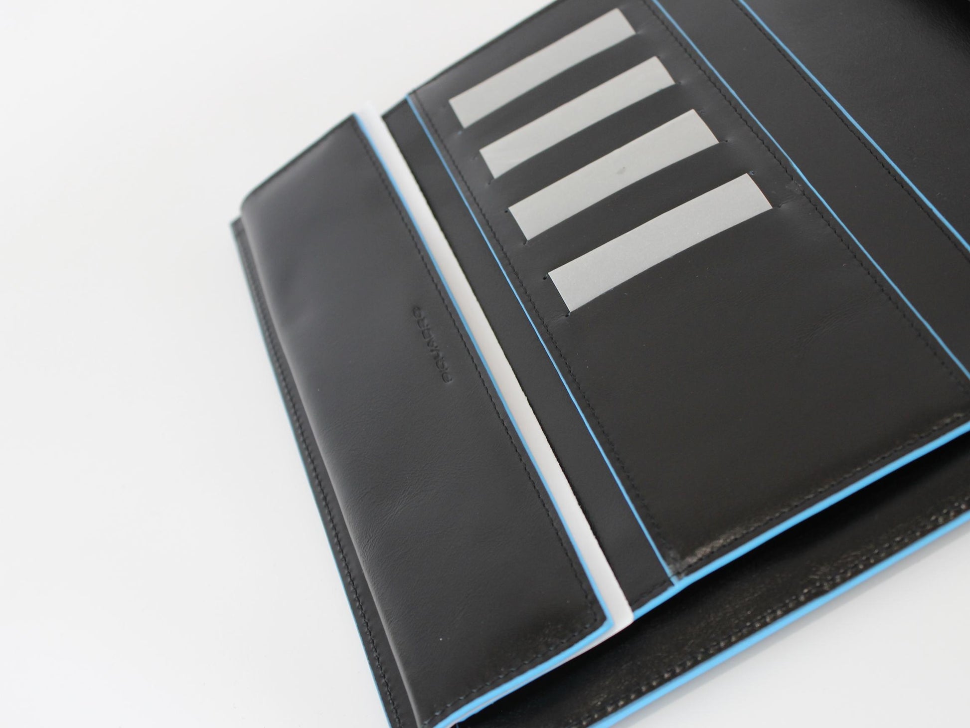 agenda giornaliera in pelle liscia AG1148B2 N PIQUADRO 