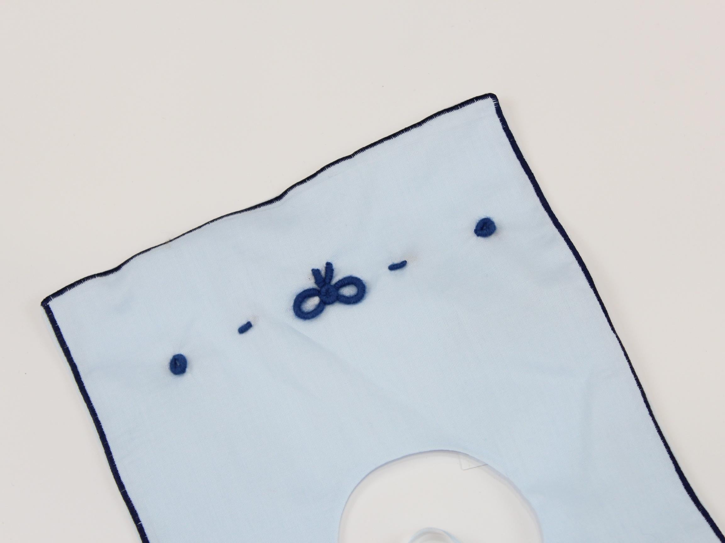 bavetta squadrata con fiocco ricamato in cotone CAPRI BAVETTA UNI PICCOLA GIUGGIOLA 