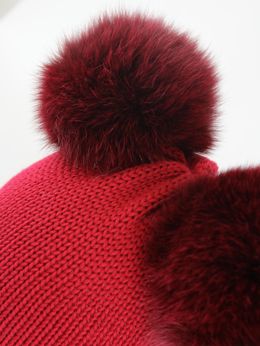 berretto con doppio pompon I20100Y CILIEGIA REGINA 