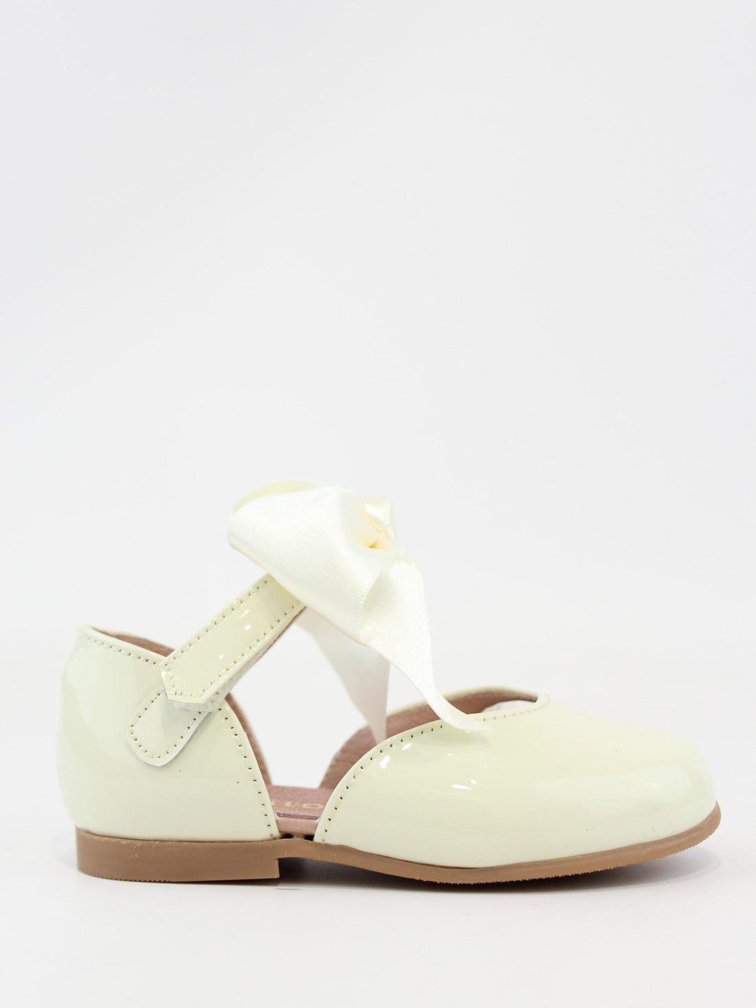 Scarpina lucida con fiocco raso IT3031-52 PIEL CHAROL PORCELANA CAMINITO 