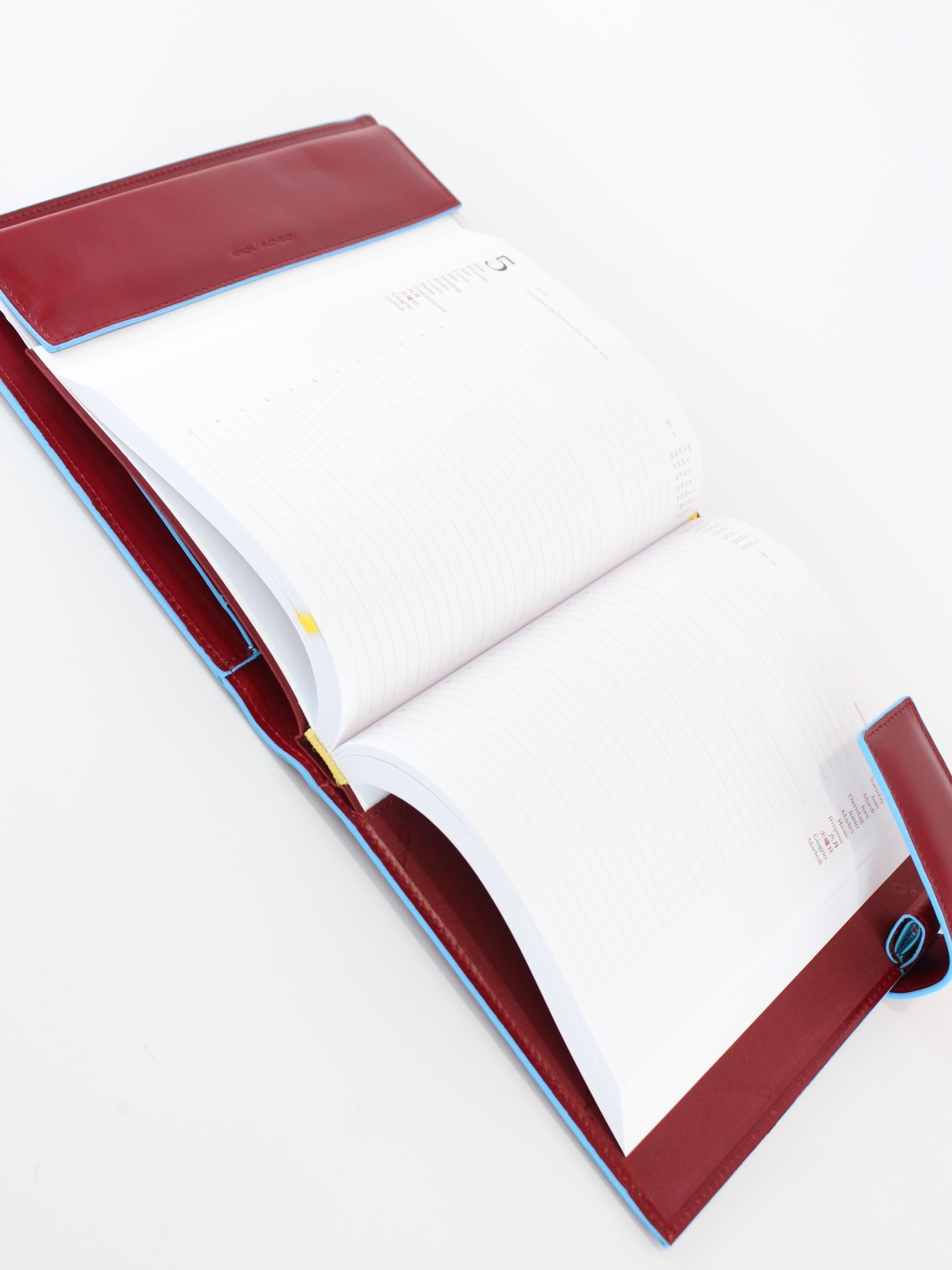agenda giornaliera in pelle liscia AG1148B2 R PIQUADRO 
