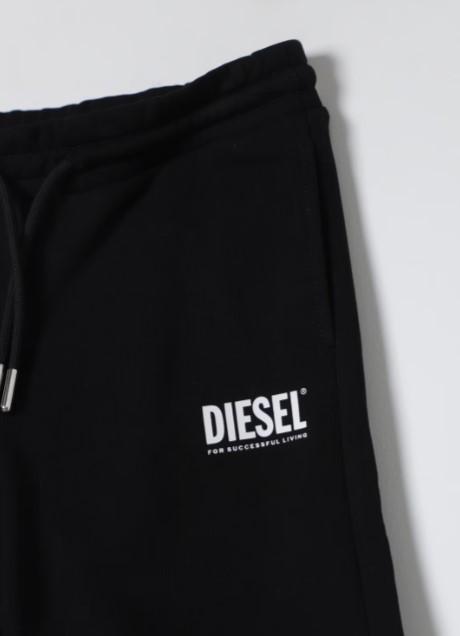 bermuda con logo impresso J01733 KYAVF K900 DIESEL 