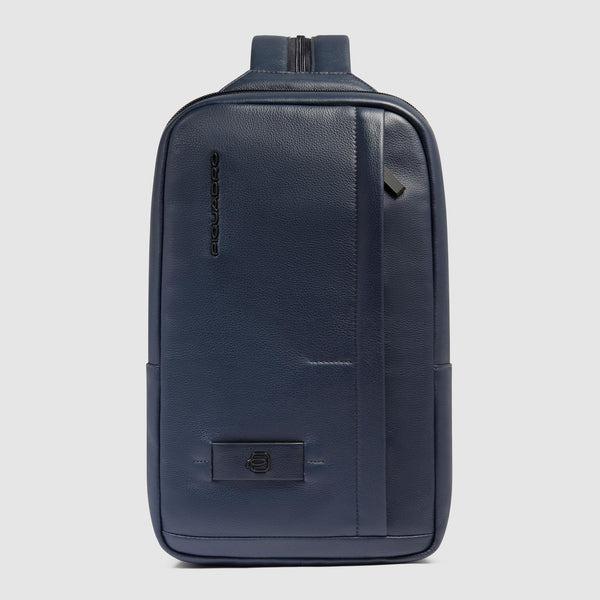 zaino monospalla in pelle CA6764W137 BLU PIQUADRO 