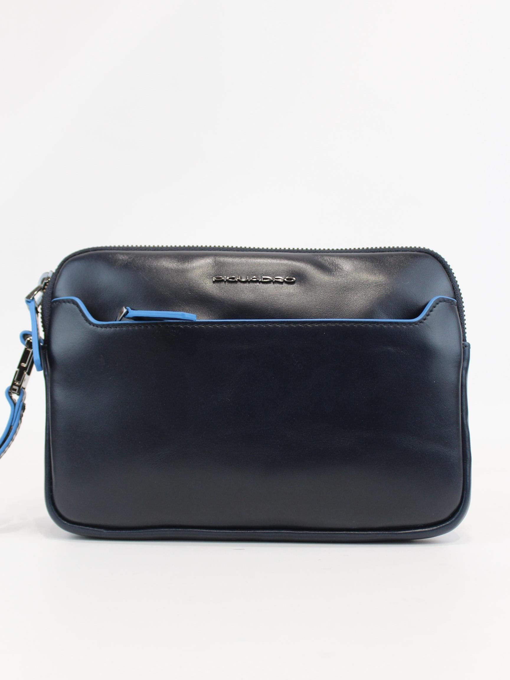 pochette lina b2 AC5946B2R BLU2 PIQUADRO 