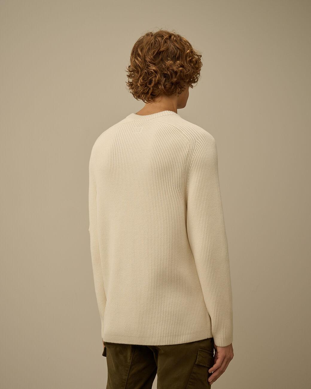 maglione con lente iconica 19CMKN015A 006608A 103 CP COMPANY 