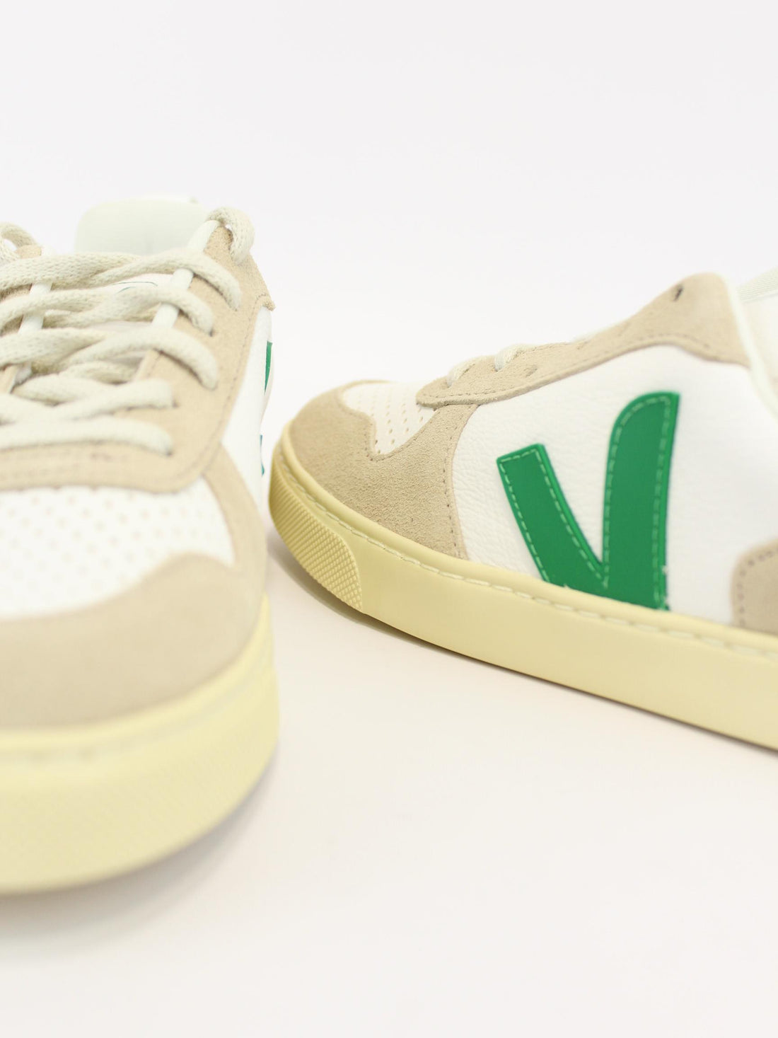 sneakers con lacci CX0503225C ALMOND VEJA 