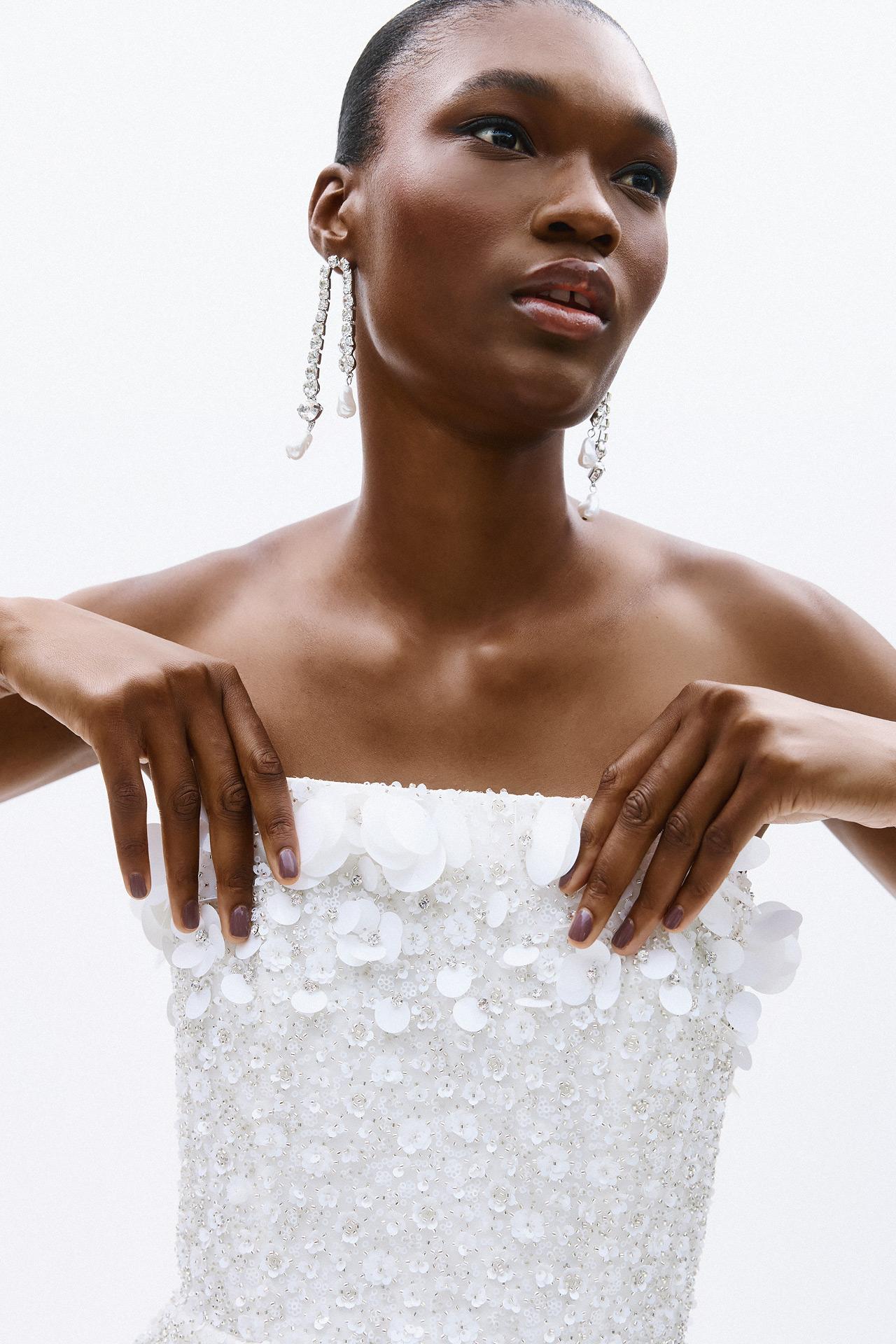 abito corto con applicazioni A4860 WHITE ALLURE 