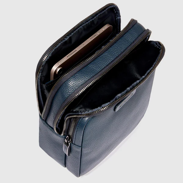 borsello multi scomparitmento CA6303MOS BLU PIQUADRO 