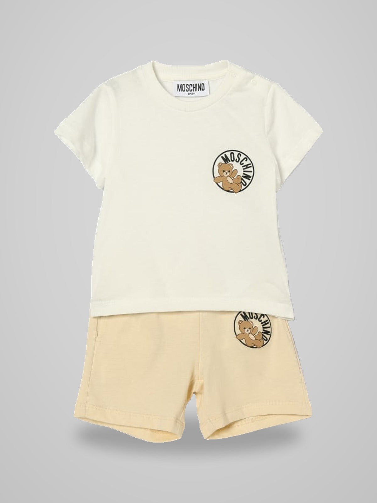 Completo con shorts