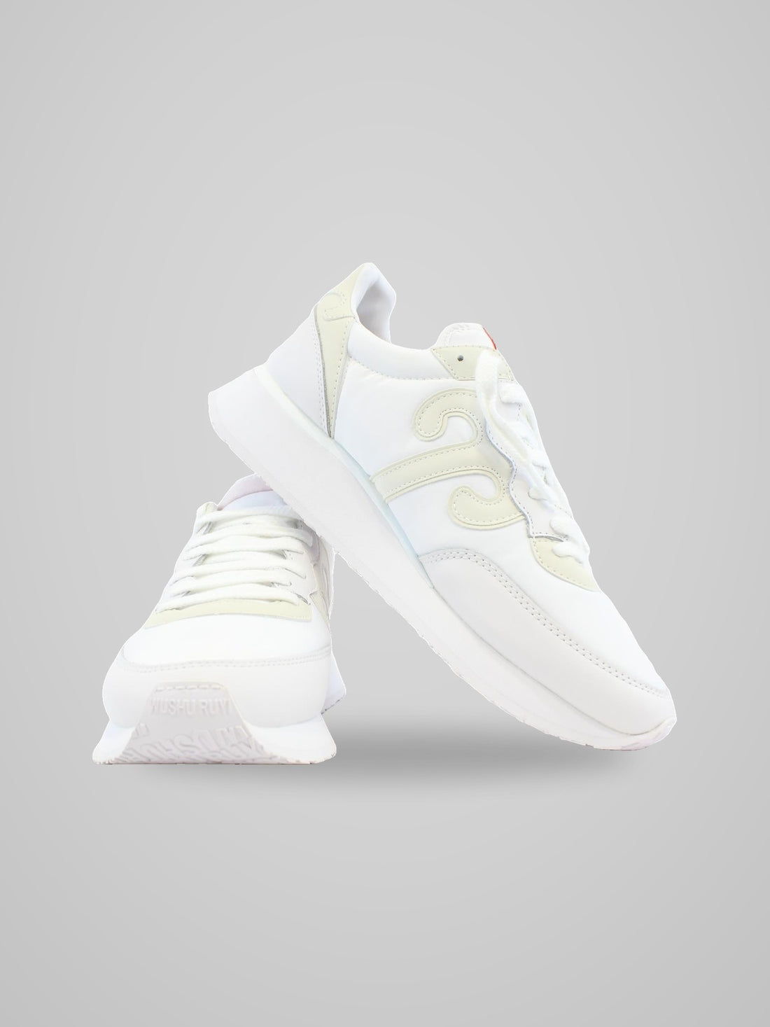 sneakers con lacci intercambiabili