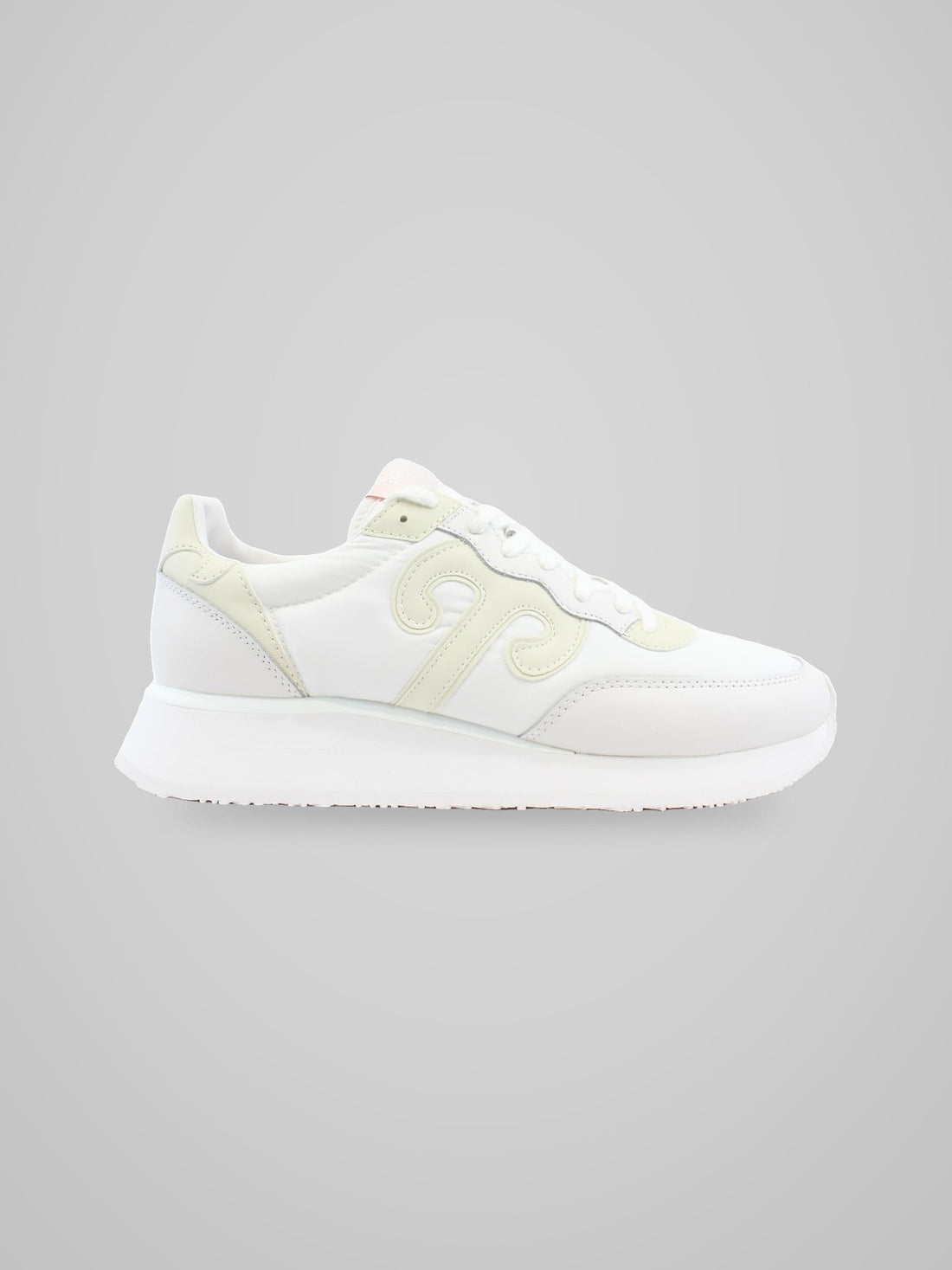 sneakers con lacci intercambiabili