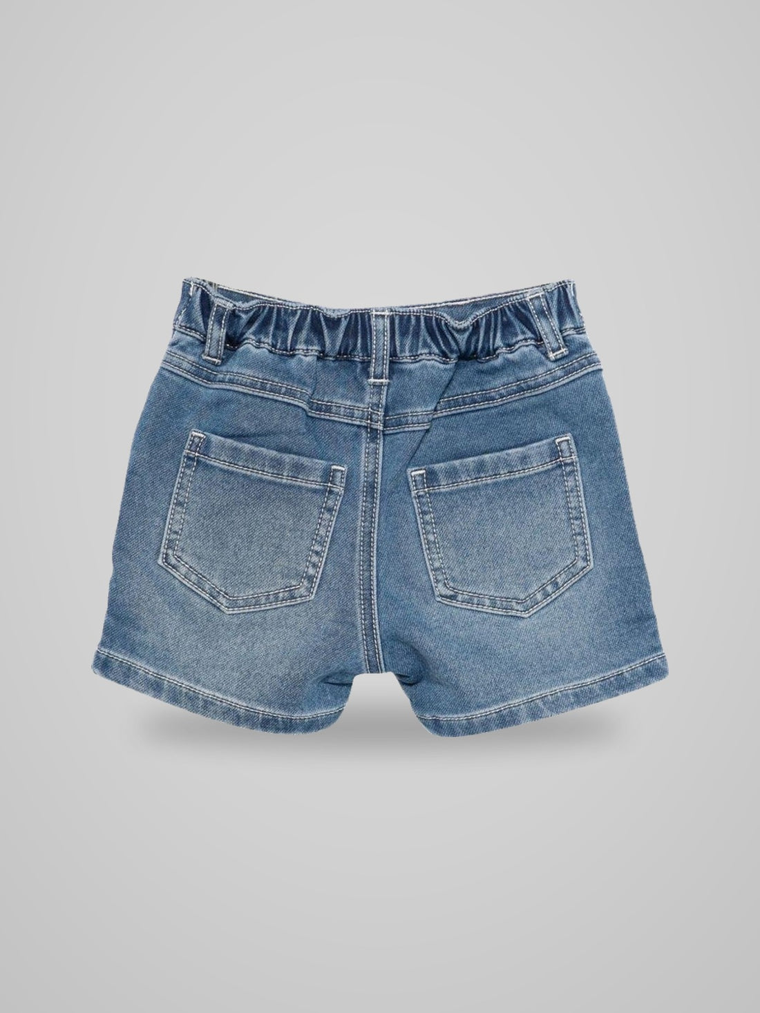 shorts con patch logo