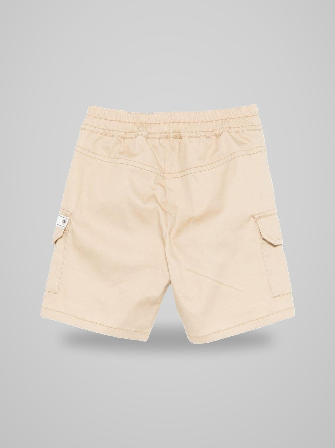 shorts cargo con logo
