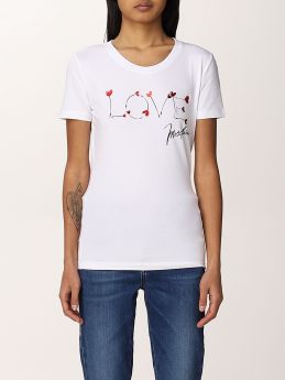 t-shirt con scritta "love"