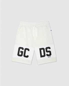 shorts logo contrasto